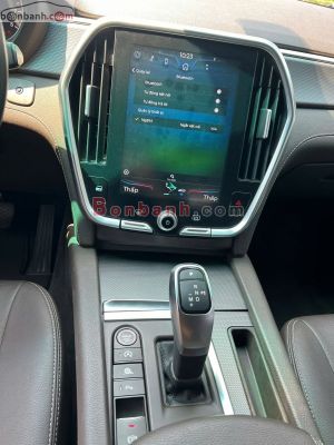 Xe VinFast Lux SA 2.0 Base 2.0 AT 2019