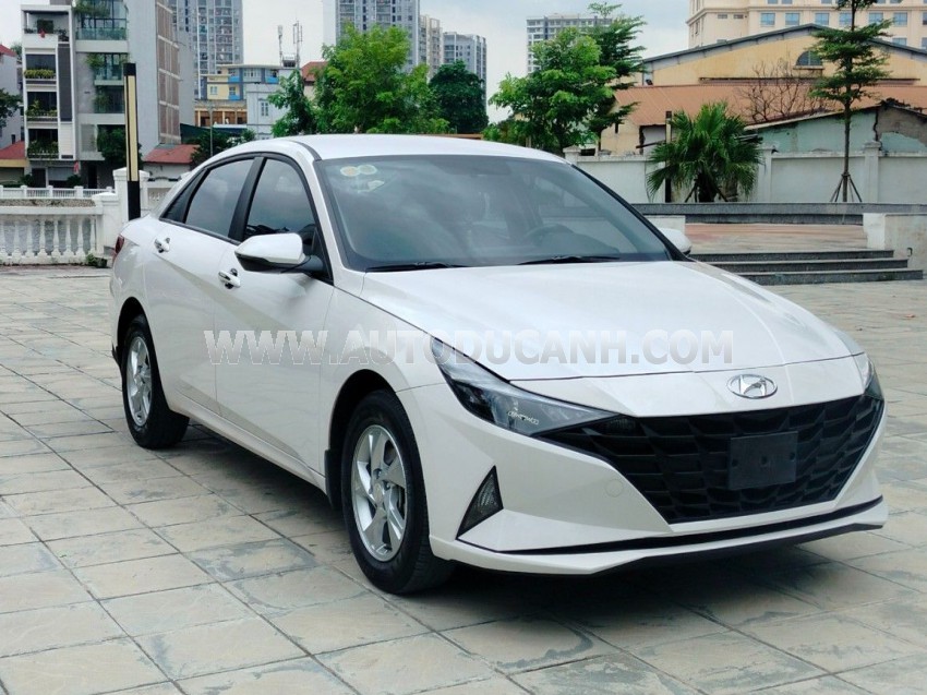 Hyundai Elantra 1.6 AT Tiêu chuẩn 2022