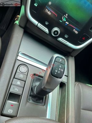 Xe VinFast Lux SA 2.0 Base 2.0 AT 2019